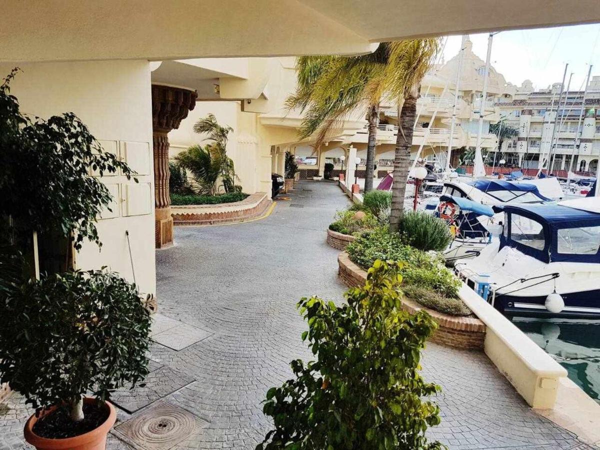 Lujoso Apartamento En De La Isla De Puerto Marina بينالماذينا المظهر الخارجي الصورة