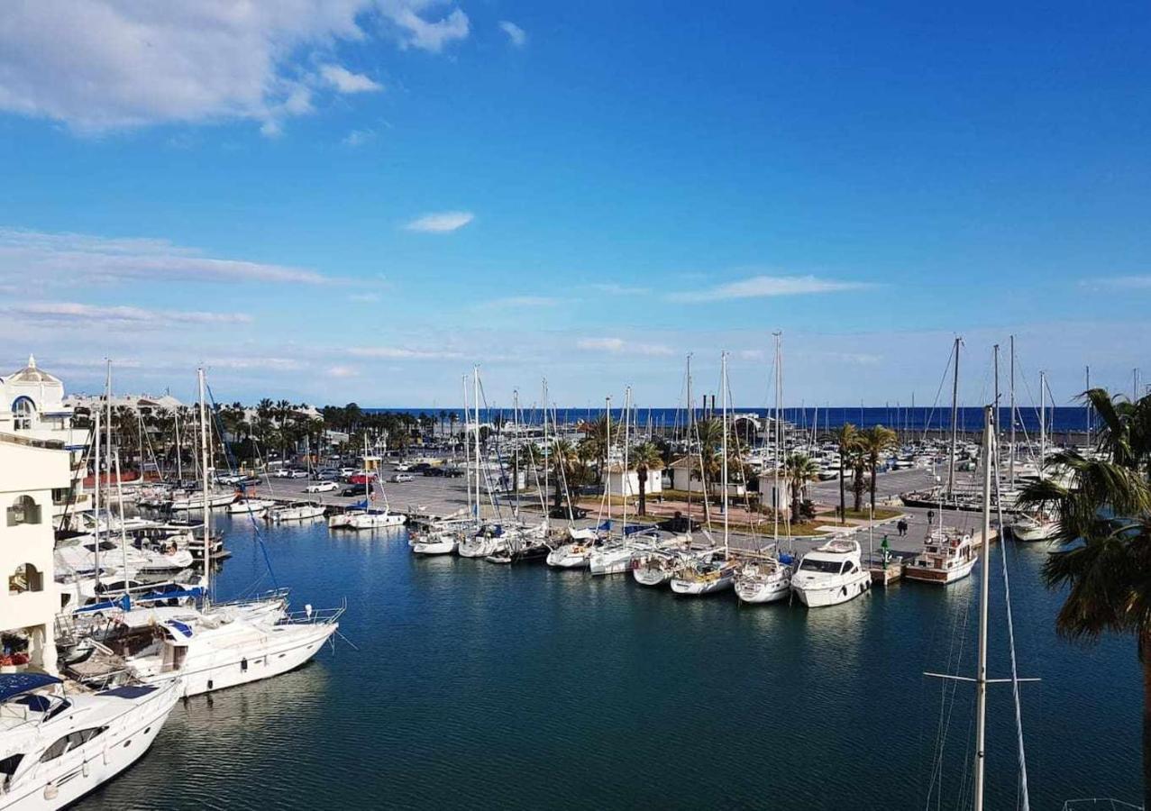 Lujoso Apartamento En De La Isla De Puerto Marina بينالماذينا المظهر الخارجي الصورة